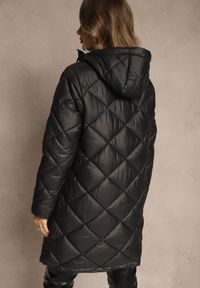 Renee - Czarna Pikowana Kurtka o Długim Kroju z Kapturem Olendia. Typ kołnierza: kaptur. Kolor: czarny. Materiał: jeans. Długość: długie