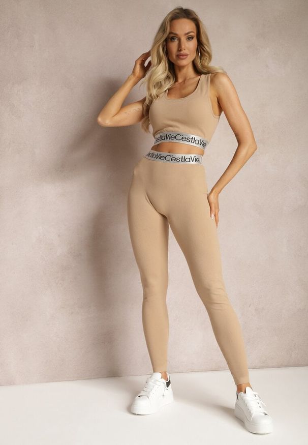 Renee - Beżowe Sportowe Legginsy Elastyczne z Ozdobną Szeroką Gumą w Pasie Larnode. Okazja: na co dzień. Kolor: beżowy. Materiał: guma. Styl: sportowy