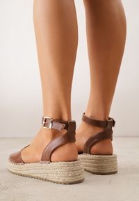 Born2be - Brązowe Sandały VICES na Grubej Podeszwie z Plecionki z Paskiem Wokół Kostki Doria. Zapięcie: pasek. Kolor: brązowy. Materiał: jeans. Sezon: lato #2