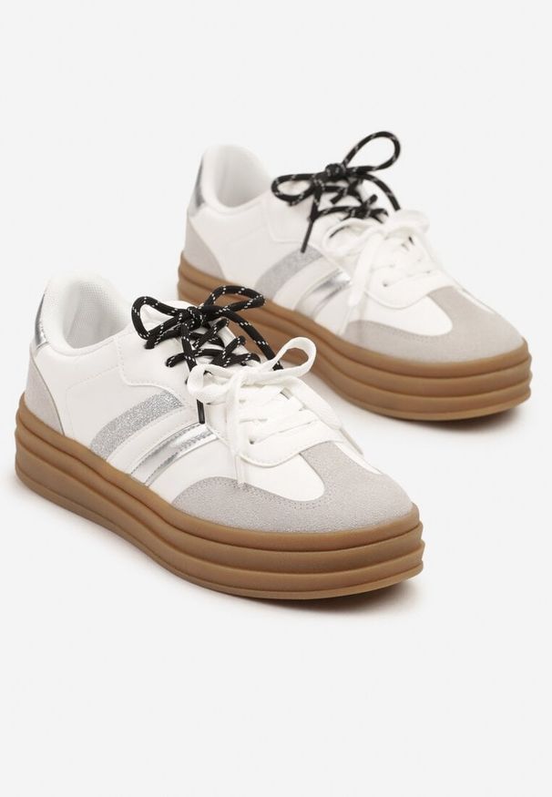 Renee - Białe Sneakersy w Stylu Tenisówek Ozdobione Brokatem Teladriena. Okazja: na co dzień. Kolor: biały. Materiał: jeans. Wzór: aplikacja