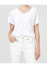 AGOLDE - Biały t-shirt Ona z dekoltem w szpic. Kolor: biały. Materiał: bawełna