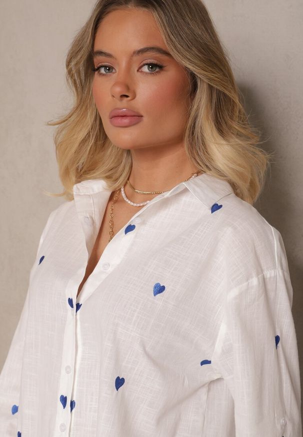 Renee - Biała Bawełniana Koszula w Serca Elearose. Okazja: na co dzień. Kolor: biały. Materiał: bawełna. Długość: długie. Styl: klasyczny, elegancki, casual