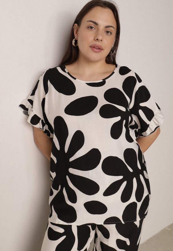 Born2be - Czarny Komplet z Wiskozy Bluzka z Falbankami i Szerokie Spodnie w Liście Thalla. Kolor: czarny. Materiał: wiskoza