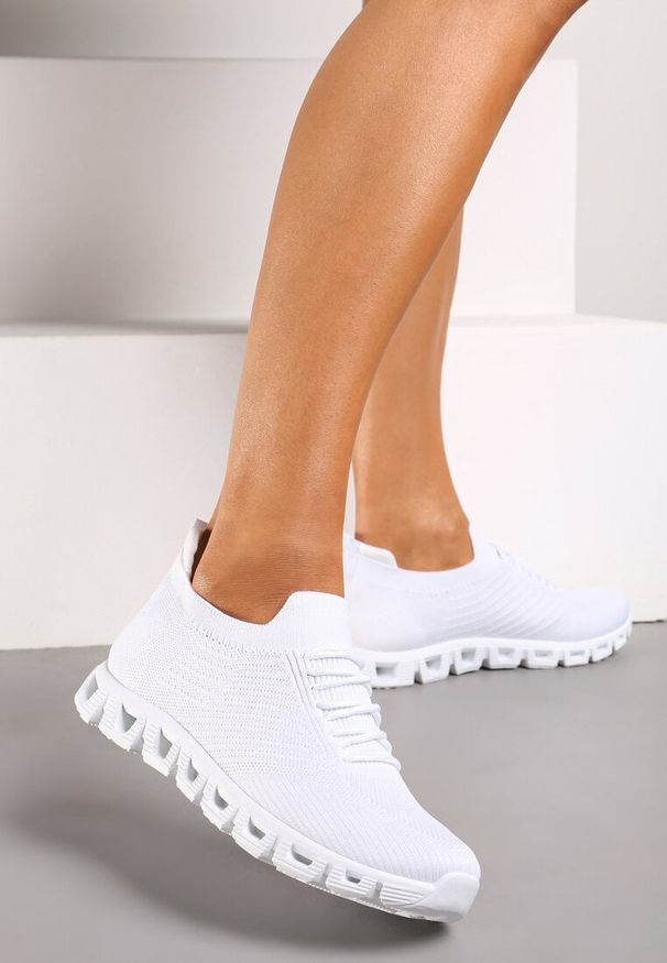 Renee - Białe Buty Sportowe Nasella. Kolor: biały