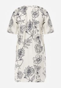 Born2be - Granatowo-Biała Sukienka z Wiskozy o Pudełkowym Kroju w Kwiatowy Print Reninca. Okazja: na co dzień. Kolekcja: plus size. Kolor: niebieski. Materiał: wiskoza. Wzór: nadruk, kwiaty. Sezon: lato. Typ sukienki: proste, dla puszystych. Styl: casual #2