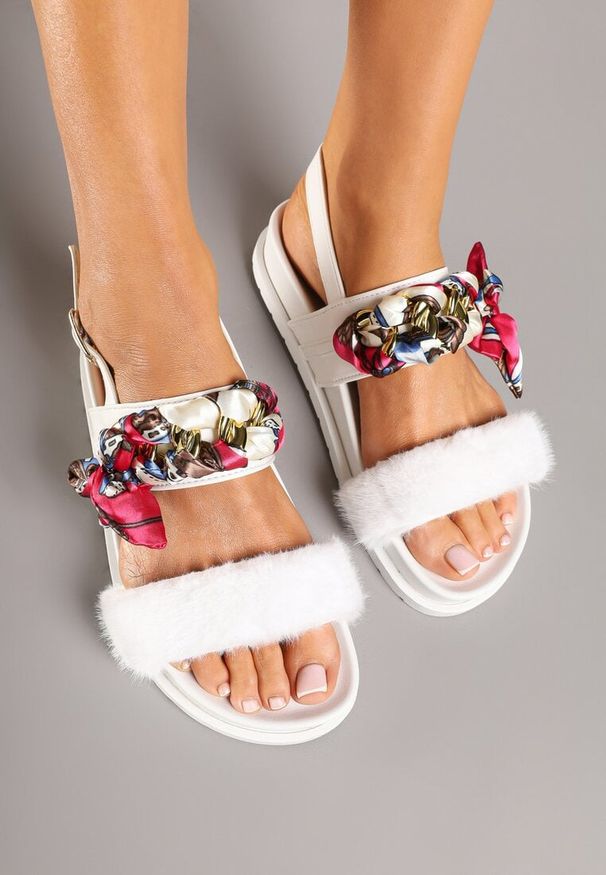 Born2be - Białe Sandały z Futerkiem i Wiązaniem Senariona. Zapięcie: sprzączka. Kolor: biały. Materiał: futro. Sezon: wiosna, lato. Obcas: na obcasie. Styl: elegancki. Wysokość obcasa: średni