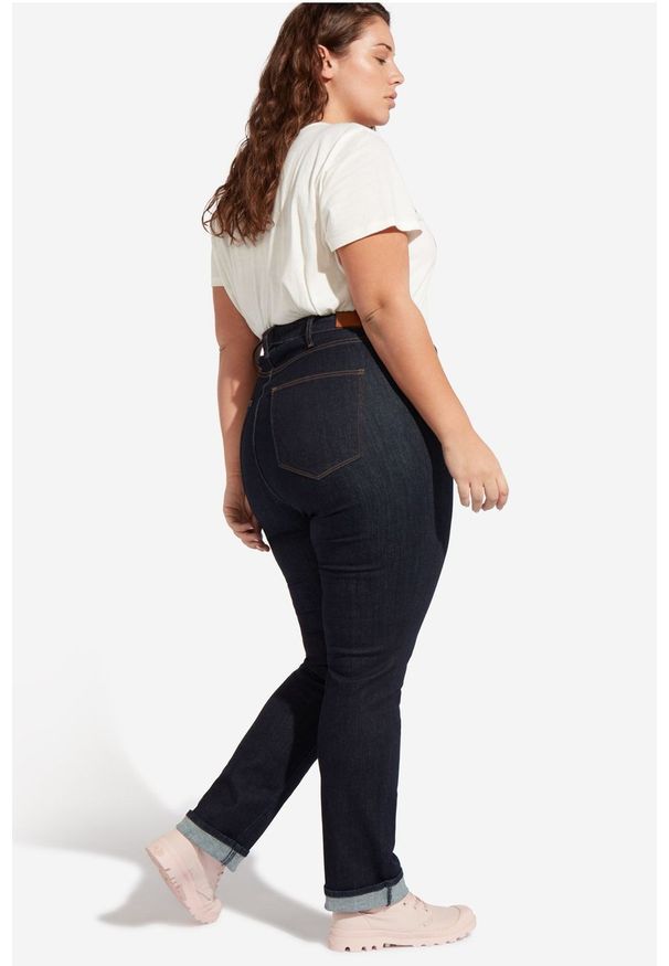 Wrangler - SPODNIE DAMSKIE WRANGLER STRAIGHT PLUS RINSEWASH W24TWX023 112127973. Kolekcja: plus size