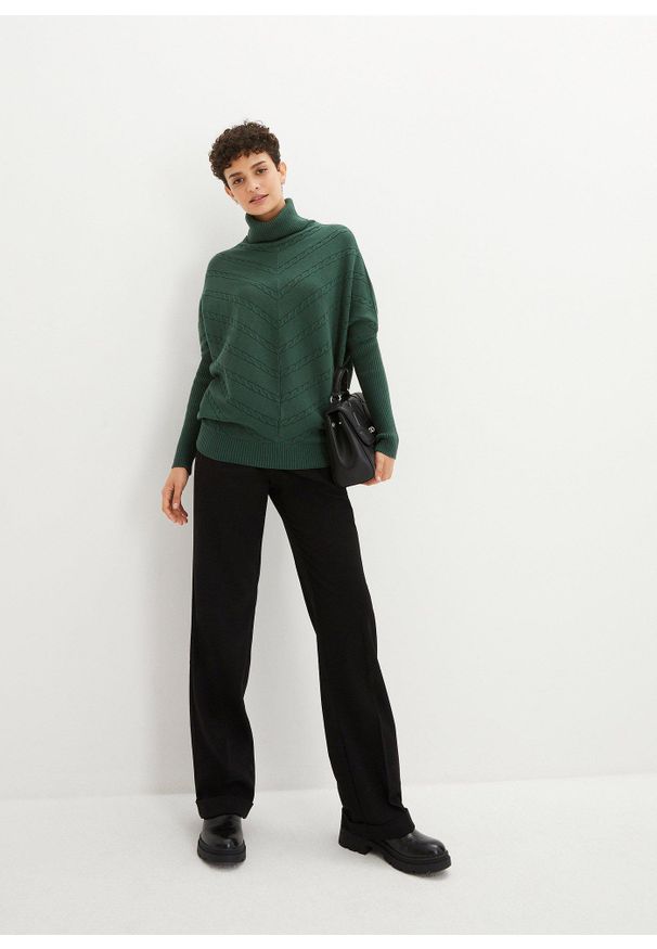 bonprix - Sweter z golfem. Typ kołnierza: golf. Kolor: zielony. Styl: elegancki