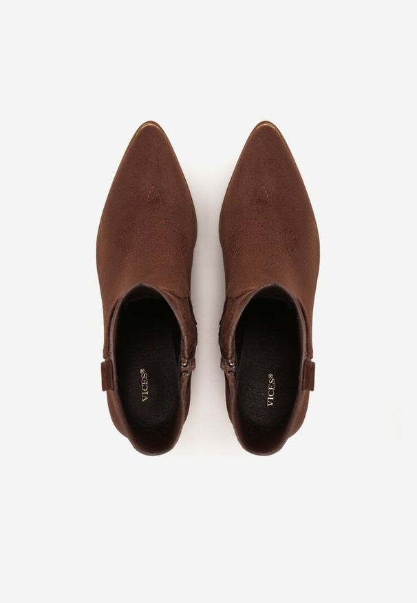 Born2be - Brązowe Ażurowe Botki Vices w Stylu Kowbojek na Obcasie Norfedi. Okazja: na co dzień. Nosek buta: szpiczasty. Kolor: brązowy. Materiał: jeans. Wzór: ażurowy. Obcas: na obcasie. Styl: casual, boho. Wysokość obcasa: średni