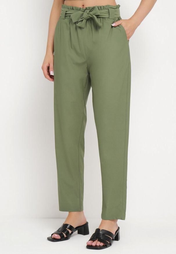 Born2be - Zielone Spodnie z Wiązanym Paskiem Paper Bag Biras. Okazja: na co dzień. Kolor: zielony. Materiał: materiał. Styl: casual