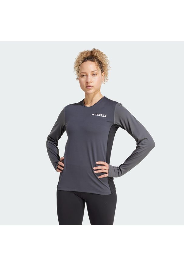 Adidas - Koszulka z długim rękawem Multi Synthetic Base Layer. Kolor: szary. Długość rękawa: długi rękaw. Technologia: ClimaCool (Adidas). Długość: długie. Sport: turystyka piesza