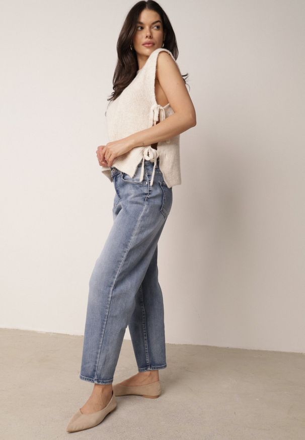 Born2be - Niebieskie Bawełniane Jeansy Mom Fit o Klasycznym Kroju z Wysokim Stanem Esersia. Okazja: do pracy, na co dzień. Stan: podwyższony. Kolor: niebieski. Długość: długie. Styl: klasyczny