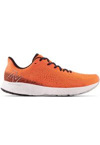 Buty męskie New Balance Fresh Foam Tempo v2 MTMPOCA2 – pomarańczowe. Kolor: pomarańczowy. Materiał: materiał, syntetyk. Szerokość cholewki: normalna. Sport: fitness