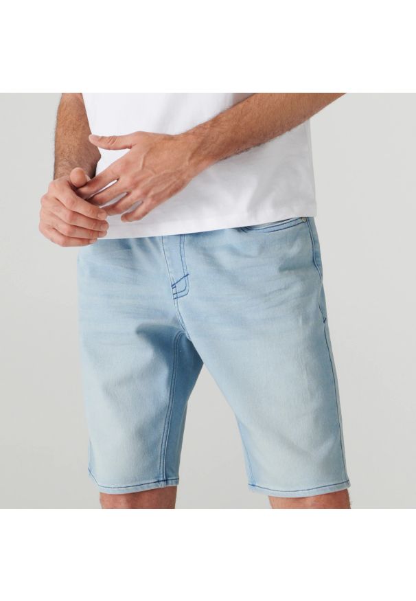 Sinsay - Szorty jeansowe jogger - Niebieski. Kolor: niebieski. Materiał: jeans