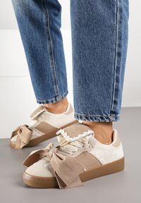 Born2be - Beżowe Sneakersy z Kokardą Takima. Kolor: beżowy. Materiał: jeans. Sezon: lato