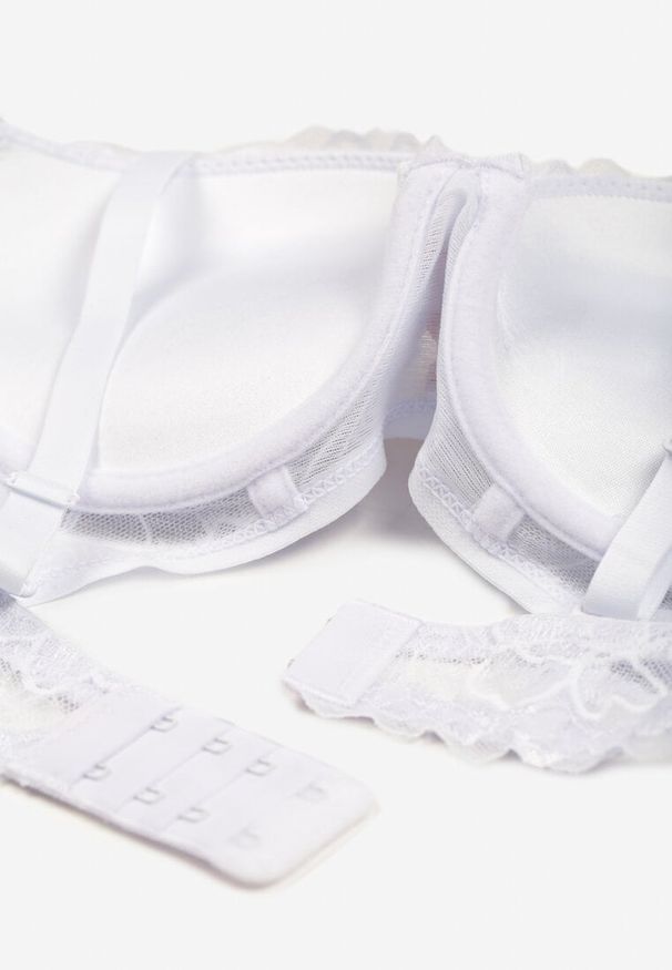 Born2be - Biały Biustonosz Push Up Ozdobiony Koronką Neavia. Kolor: biały. Materiał: koronka. Rodzaj stanika: push-up. Wzór: aplikacja, koronka