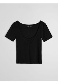 Sinsay - Wiskozowa koszulka z koronką i marszczeniem przy dekolcie - czarny. Kolor: czarny. Materiał: koronka, wiskoza. Wzór: koronka #1