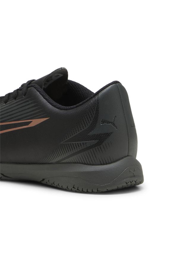 Buty piłkarskie dla dzieci Puma Ultra Play It Jr. Kolor: brązowy, czarny, wielokolorowy. Materiał: syntetyk, materiał. Szerokość cholewki: normalna. Sport: piłka nożna