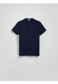 Reserved - Koszula polo slim fit - granatowy. Typ kołnierza: polo. Kolor: niebieski. Materiał: dzianina, wiskoza