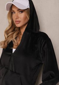 Renee - Czarny Welurowy Komplet Dresowy Bluza z Kapturem i Szerokie Spodnie Poretta. Kolor: czarny. Materiał: dresówka, welur