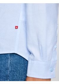 Big-Star - Koszula damska klasyczna błękitna Hansai 400. Okazja: na spotkanie biznesowe, do pracy. Typ kołnierza: kołnierzyk klasyczny. Kolor: niebieski. Długość rękawa: długi rękaw. Długość: długie. Styl: klasyczny #4