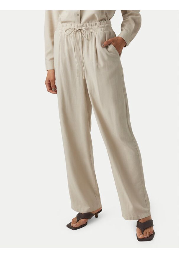 Vero Moda Spodnie materiałowe Jesmilo 10287363 Beżowy jasny Regular Fit. Kolor: beżowy. Materiał: len, wiskoza