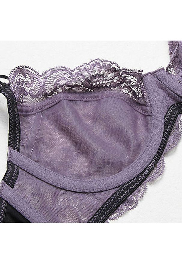 Intica - Komplet bielizny z koronki z delikatnymi wiązaniami Aftina. Kolor: różowy. Materiał: koronka. Wzór: koronka