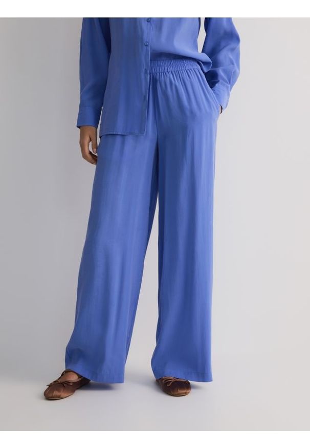 Reserved - Szerokie spodnie z modalu - jasnoniebieski. Kolor: niebieski. Materiał: tkanina