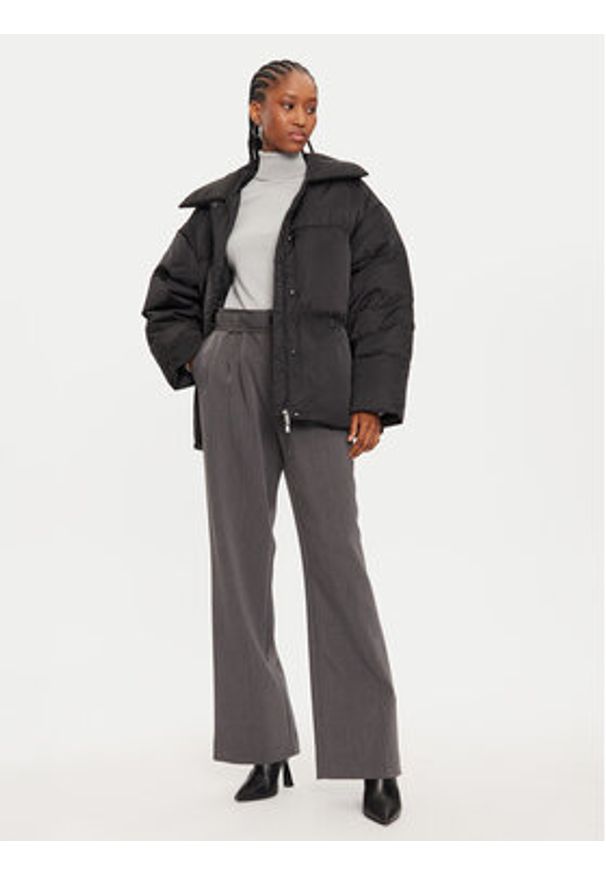 Calvin Klein Kurtka puchowa K20K207720 Czarny Regular Fit. Kolor: czarny. Materiał: syntetyk