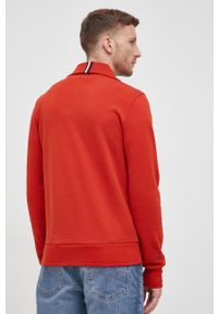 TOMMY HILFIGER - Tommy Hilfiger bluza męska kolor czerwony gładka. Okazja: na co dzień. Kolor: czerwony. Materiał: dzianina. Wzór: gładki. Styl: casual