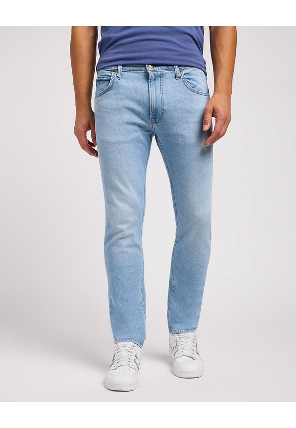 Lee - LEE RIDER MĘSKIE SPODNIE JEANSOWE JEANS DŻINSY RIVER RUN 112349881 L701015509. Okazja: na spacer. Wzór: kolorowy. Sezon: lato. Styl: klasyczny, sportowy