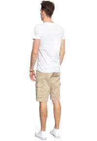 Wrangler - SPODENKI WRANGLER CARGO SHORT SAND W15DKC58N. Materiał: materiał