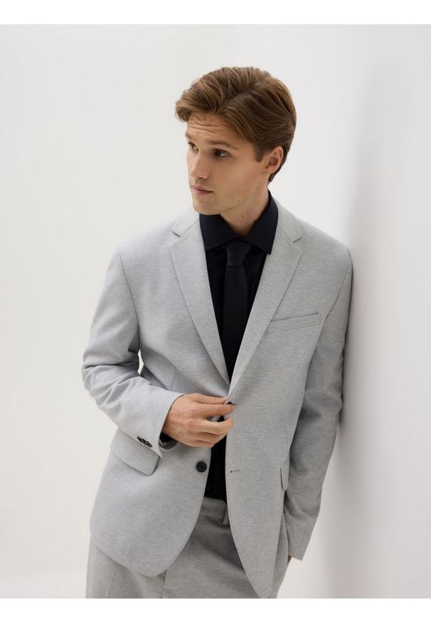 Reserved - Marynarka slim fit - jasnoszary. Kolor: szary. Materiał: dzianina, wiskoza