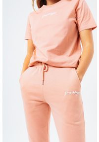 Hype T-shirt SIGNATURE damski kolor różowy. Okazja: na co dzień. Kolor: różowy. Materiał: dzianina. Wzór: nadruk. Styl: casual #4