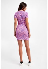 Versace Jeans Couture - Sukienka VERSACE JEANS COUTURE. Długość rękawa: krótki rękaw. Wzór: nadruk. Długość: mini #3