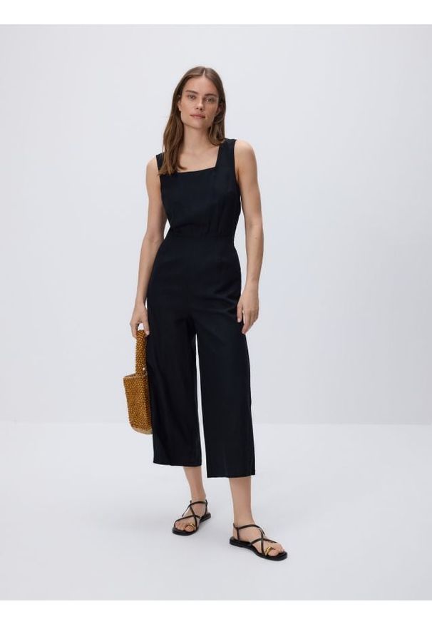 Reserved - Kombinezon z wiskozą i dodatkiem lnu - czarny. Kolor: czarny. Materiał: len, wiskoza