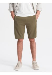 Ombre Clothing - Męskie szorty dresowe przed kolano BASIC – oliwkowe V2. Okazja: na co dzień. Kolor: oliwkowy. Materiał: dresówka. Styl: sportowy, casual #8