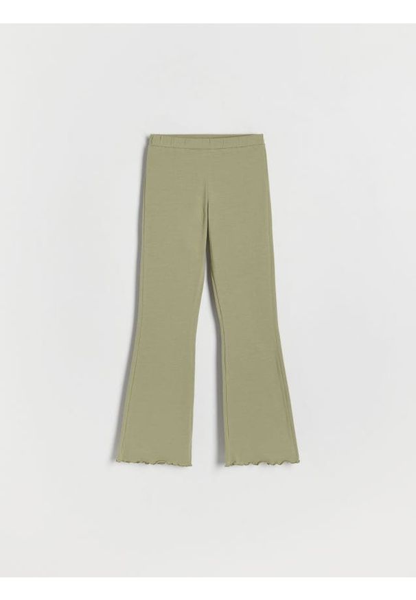 Reserved - Bawelniane spodnie flare - jasnozielony. Kolor: zielony. Materiał: bawełna, włókno, dzianina