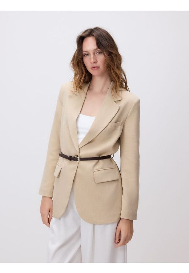 Reserved - Marynarka z paskiem - beżowy. Kolor: beżowy. Materiał: wiskoza, tkanina