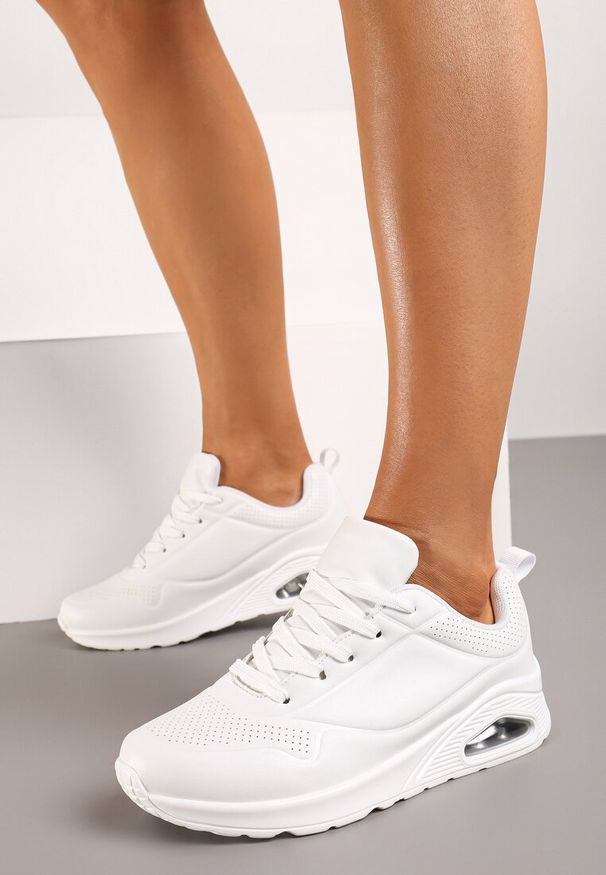 Renee - Białe Sneakersy na Grubej Podeszwie przed Kostkę Floemini. Wysokość cholewki: przed kostkę. Zapięcie: sznurówki. Kolor: biały. Materiał: jeans