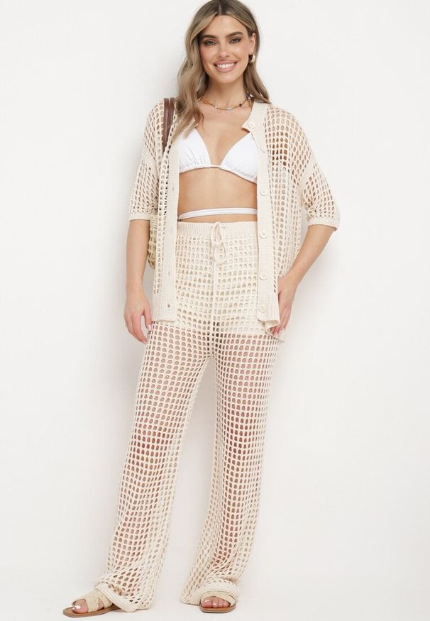 Born2be - Beżowe Spodnie z Ażurowej Dzianiny z Podszewką Typu Szorty Valoen. Kolor: beżowy. Materiał: dzianina. Wzór: ażurowy. Styl: elegancki, wakacyjny