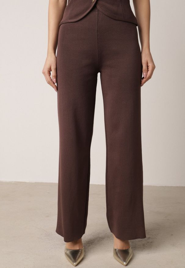 Born2be - Brązowy Dzianinowy Komplet z Wiskozą Spodnie i Bluzka na Ramiączkach Merissani. Kolor: brązowy. Materiał: dzianina, wiskoza