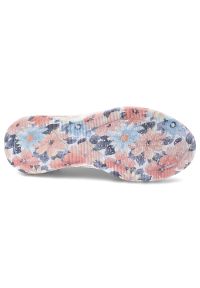 Półbuty damskie Artiker, skóra naturalna perforowana cholewka sznurowany fason lekka elastyczna podeszwa z kwiatowym motywem, białe, 58C0587. Okazja: na co dzień, na spacer. Zapięcie: sznurówki. Kolor: biały. Materiał: skóra. Szerokość cholewki: normalna. Wzór: kwiaty. Sport: turystyka piesza #5