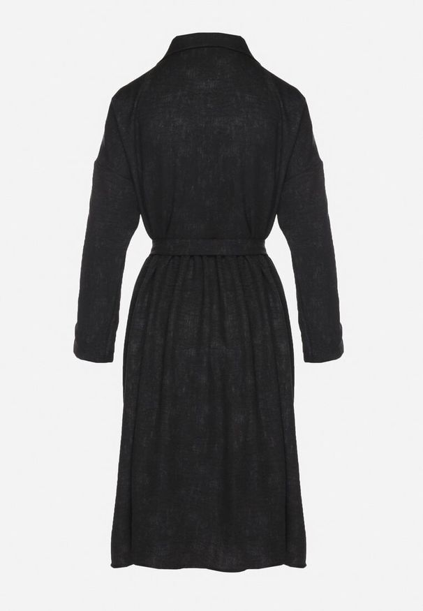 Born2be - Czarna Sukienka o Koszulowym Kroju z Paskiem z Klamrą Evelmio. Okazja: na co dzień. Typ kołnierza: kołnierzyk klasyczny. Kolor: czarny. Materiał: jeans. Długość rękawa: długi rękaw. Typ sukienki: koszulowe. Styl: elegancki, casual, klasyczny