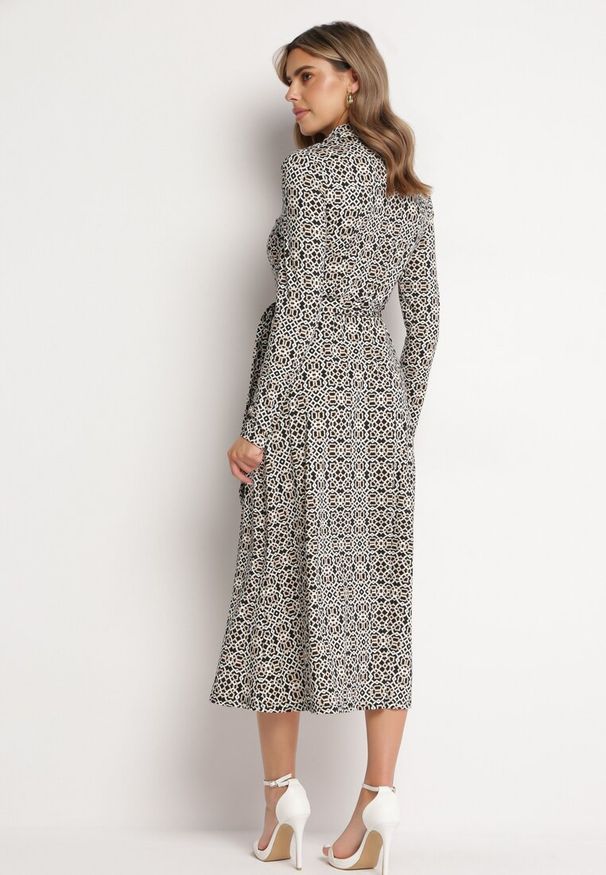 Born2be - Biało-Czarna Taliowana Sukienka Maxi z Materiałowym Paskiem w Geometryczny Print Filint. Kolor: czarny. Materiał: materiał. Wzór: geometria, nadruk. Długość: maxi