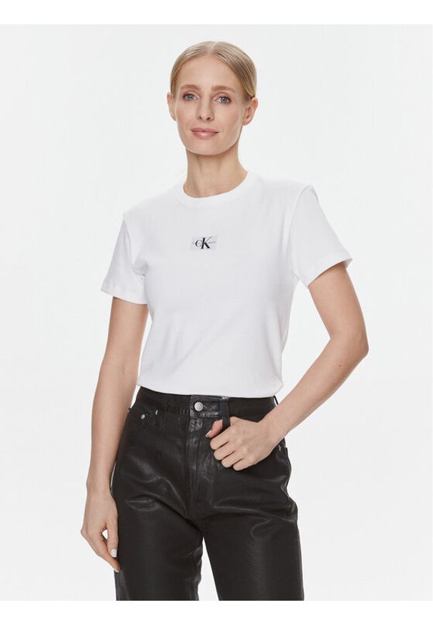 Calvin Klein Jeans T-Shirt J20J222687 Biały Regular Fit. Kolor: biały. Materiał: bawełna