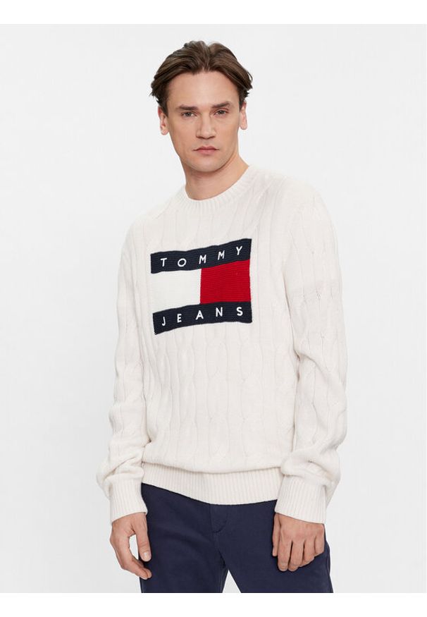 Tommy Jeans Sweter Flag DM0DM17762 Écru Relaxed Fit. Materiał: syntetyk