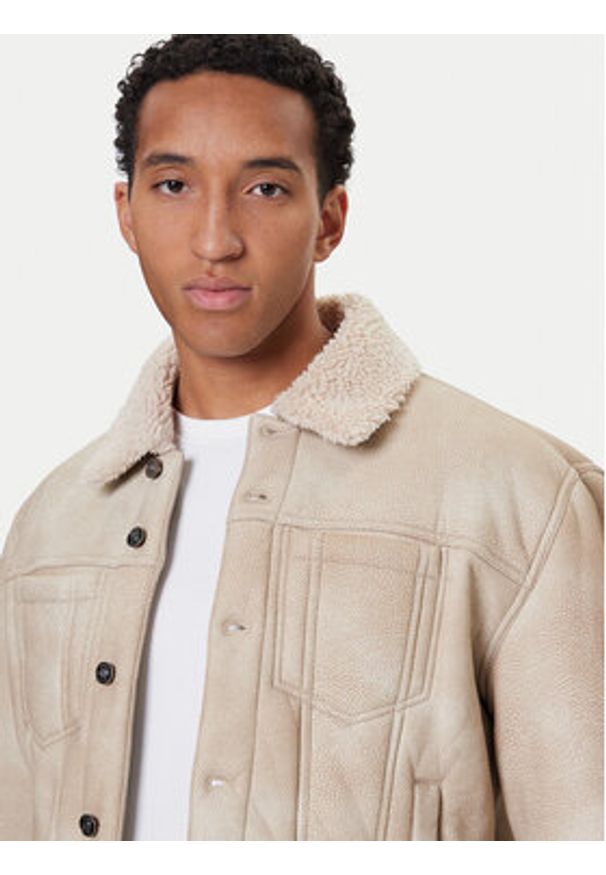 Guess Kurtka z imitacji skóry M5BL0I W2500 Beżowy Regular Fit. Kolor: beżowy. Materiał: skóra