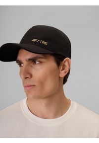 4f - 4F Czapka z daszkiem strapback uniseks 4F x Robert Lewandowski - czarna S/M (58cm). Kolor: czarny. Materiał: syntetyk, tkanina. Styl: sportowy, casual #1
