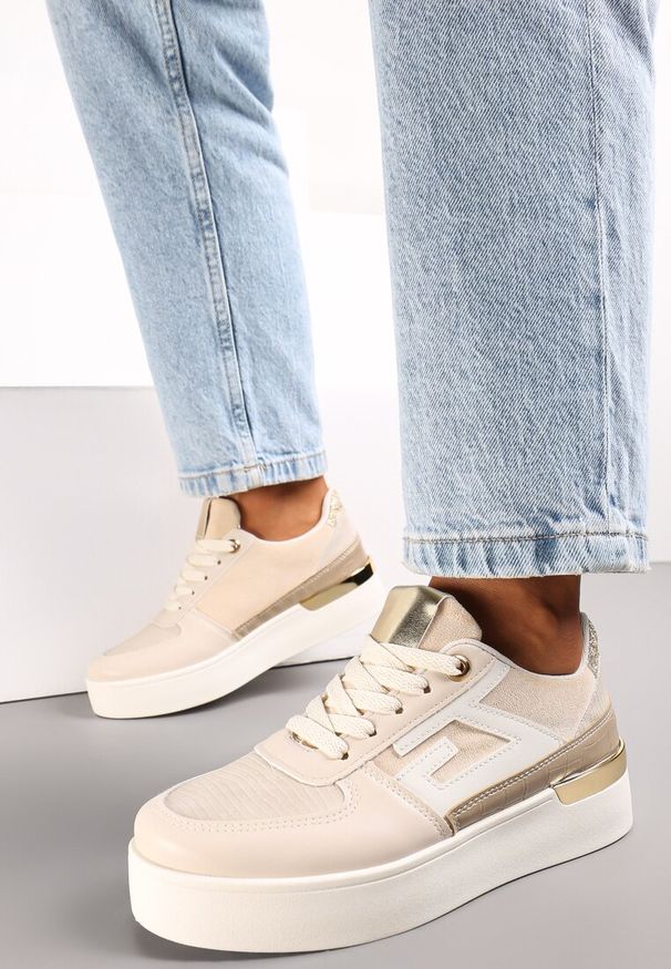 Renee - Beżowe Sznurowane Sneakersy na Grubej Podeszwie z Metaliczną Wstawką Faeline. Kolor: beżowy. Materiał: materiał